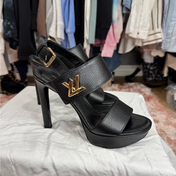 Louis Vuitton Black platform, sandals size 38 - Picture 1 of 7